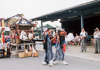 本須賀北京塚の獅子舞