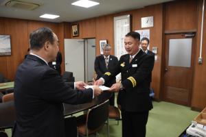 新任の山武市消防団長に対する辞令交付式
